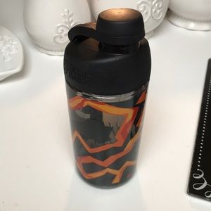 Shaker bottle